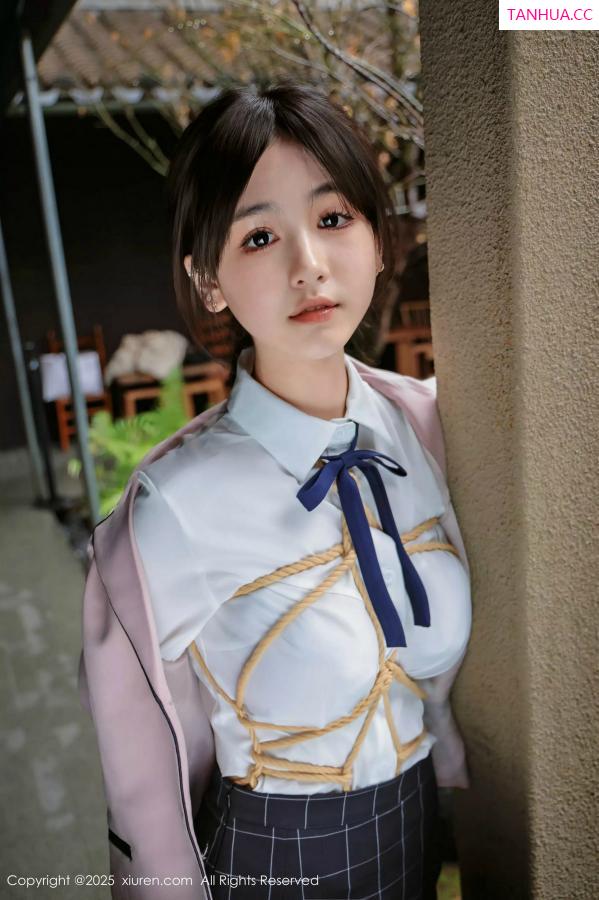   [XiuRen]高清写真图 2025.02.28 No.9949 奶芙乔乔 美腿黑丝第16张图片